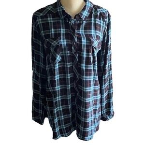 TORRID-GREEN AND  BLACK BUTTON FRONT TOP-SIZE 3